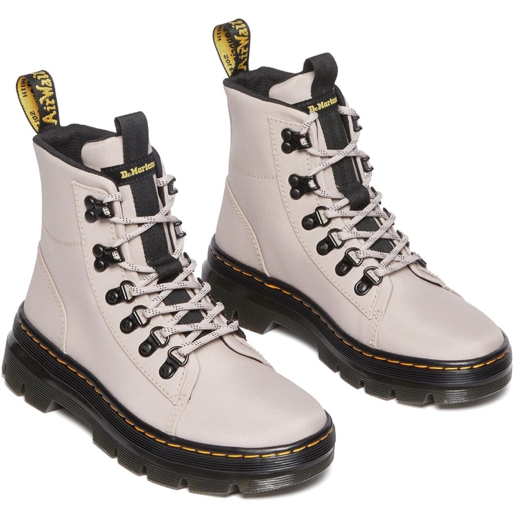 Dr. Martens Women's Combs W Fashion Boot NWOT